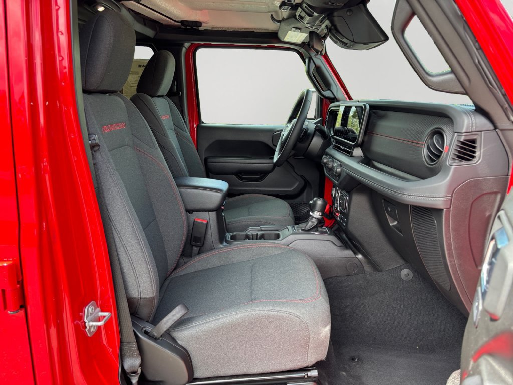 Used 2025 Jeep Wrangler Unlimited Rubicon w/ Convenience Group AWD/4WD image 12