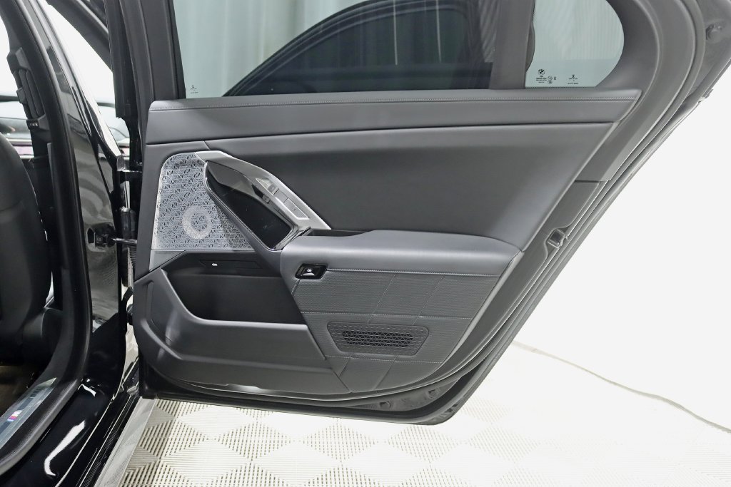 Used 2023 BMW 760i xDrive AWD/4WD image 39