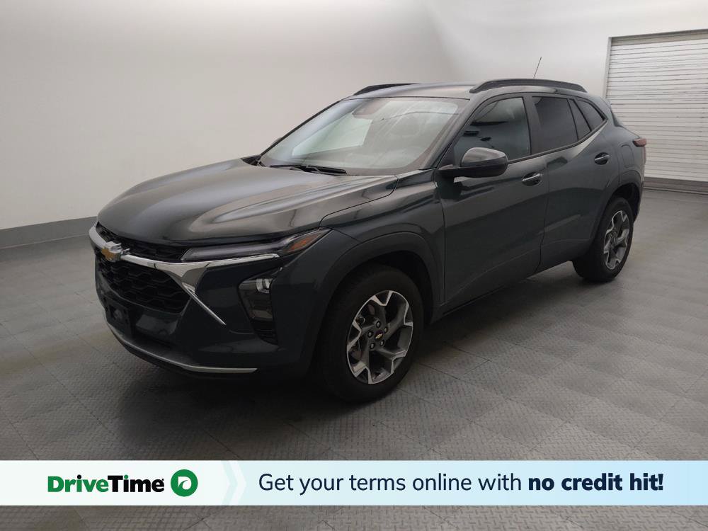 Used 2025 Chevrolet Trax LT FWD image 1