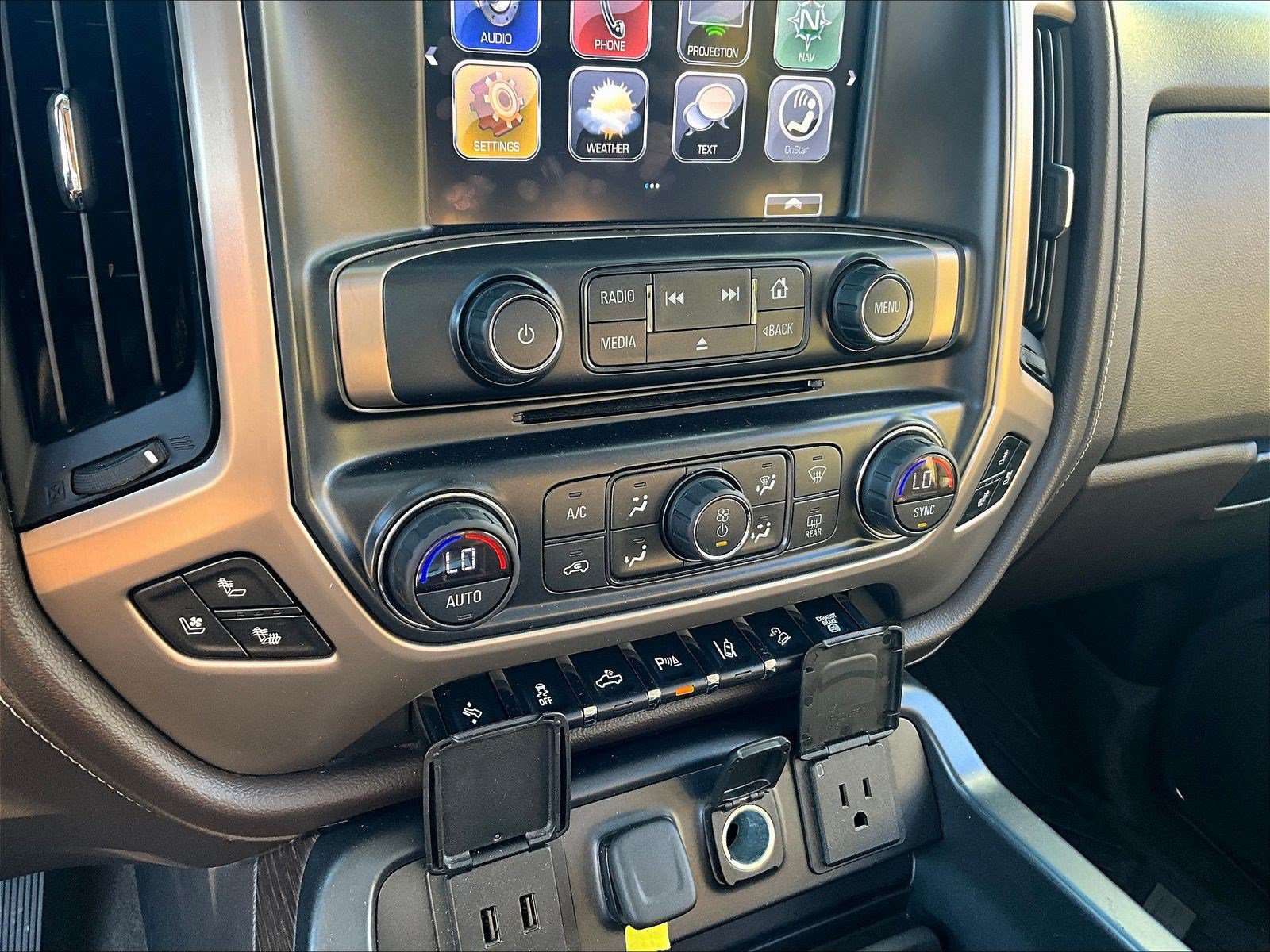 Used 2017 GMC Sierra 2500 Denali w/ Duramax Plus Package AWD/4WD image 16
