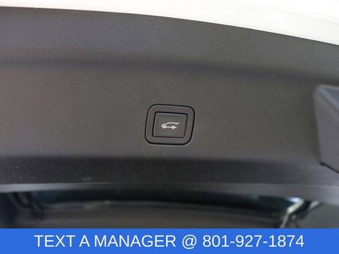 Used 2023 GMC Yukon XL AT4 w/ AT4 Premium Plus Package AWD/4WD image 17