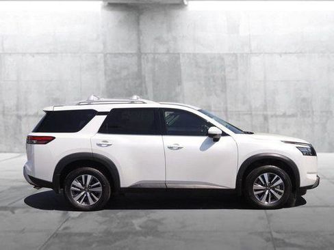 Used 2025 Nissan Pathfinder SL AWD/4WD image 5