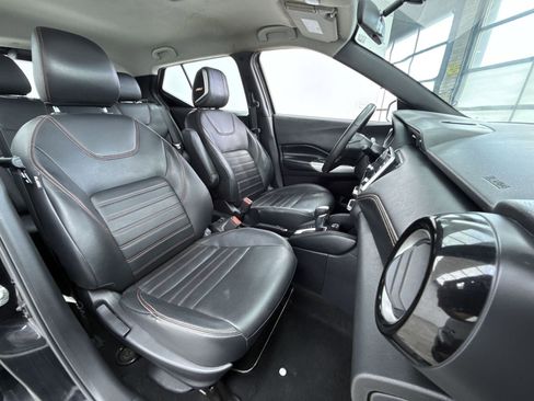 Used 2019 Nissan Kicks SR w/ SR Premium Package image 13