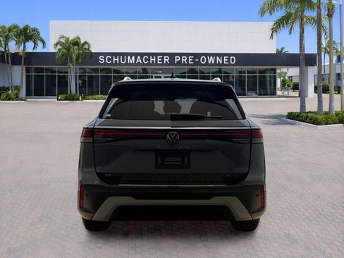 Used 2025 Volkswagen Tiguan SE w/ Panoramic Sunroof Package AWD/4WD image 6