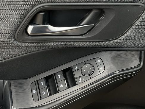 Used 2023 Nissan Rogue SV image 13