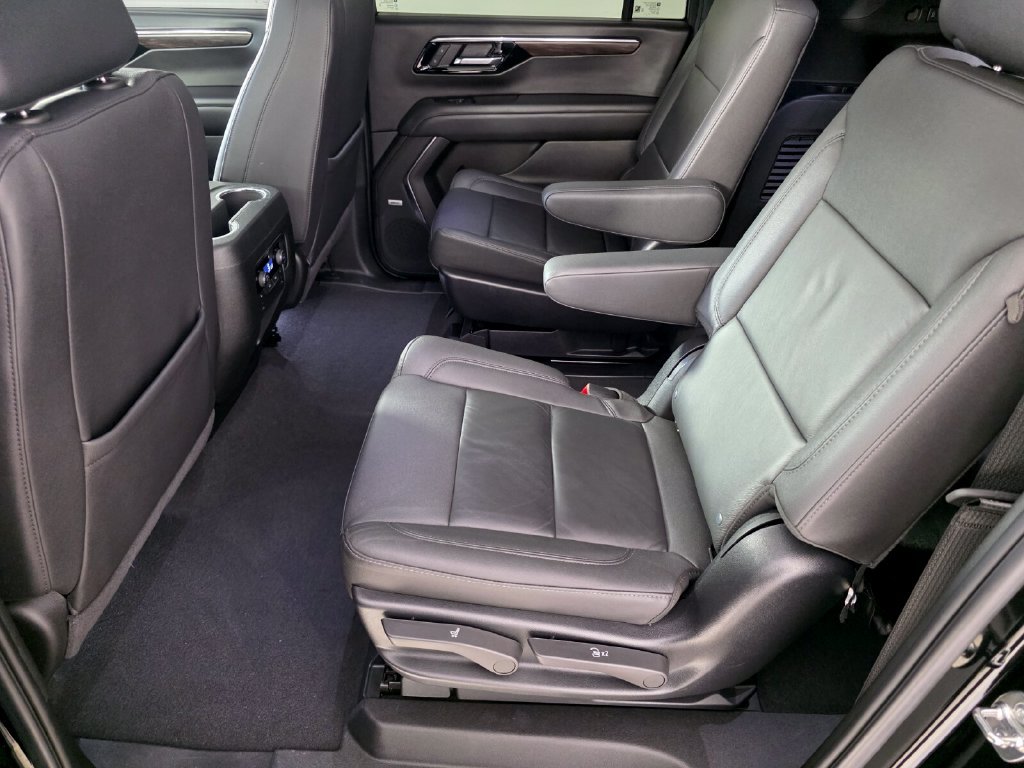 Used 2025 Chevrolet Suburban Z71 w/ Z71 Off-Road Package AWD/4WD image 14