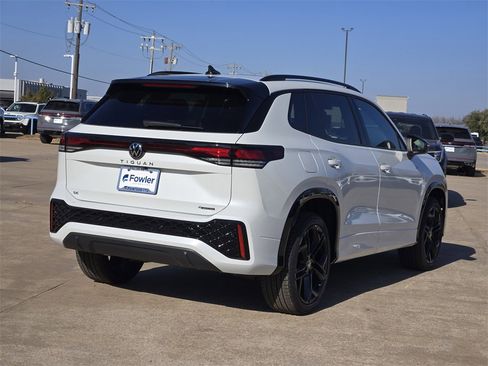 New 2026 Volkswagen Tiguan SE R-Line image 4