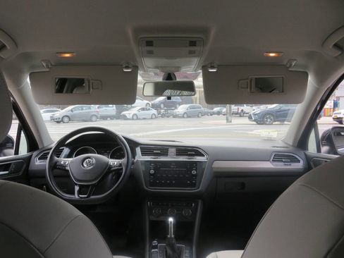Used 2019 Volkswagen Tiguan SE image 13