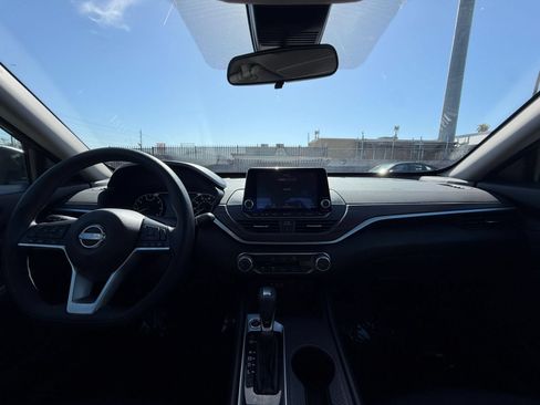Used 2025 Nissan Altima 2.5 SV FWD image 33