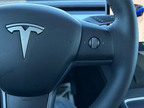 Used 2025 Tesla Model Y Long Range image 30