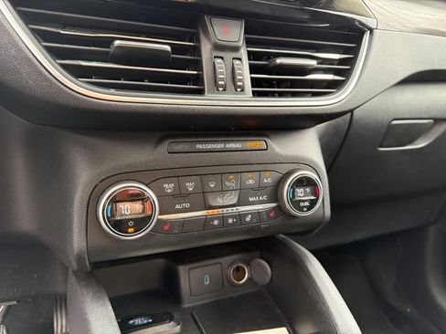 Used 2020 Ford Escape Titanium AWD/4WD image 18