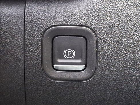 Used 2019 Chevrolet Silverado 1500 RST image 25