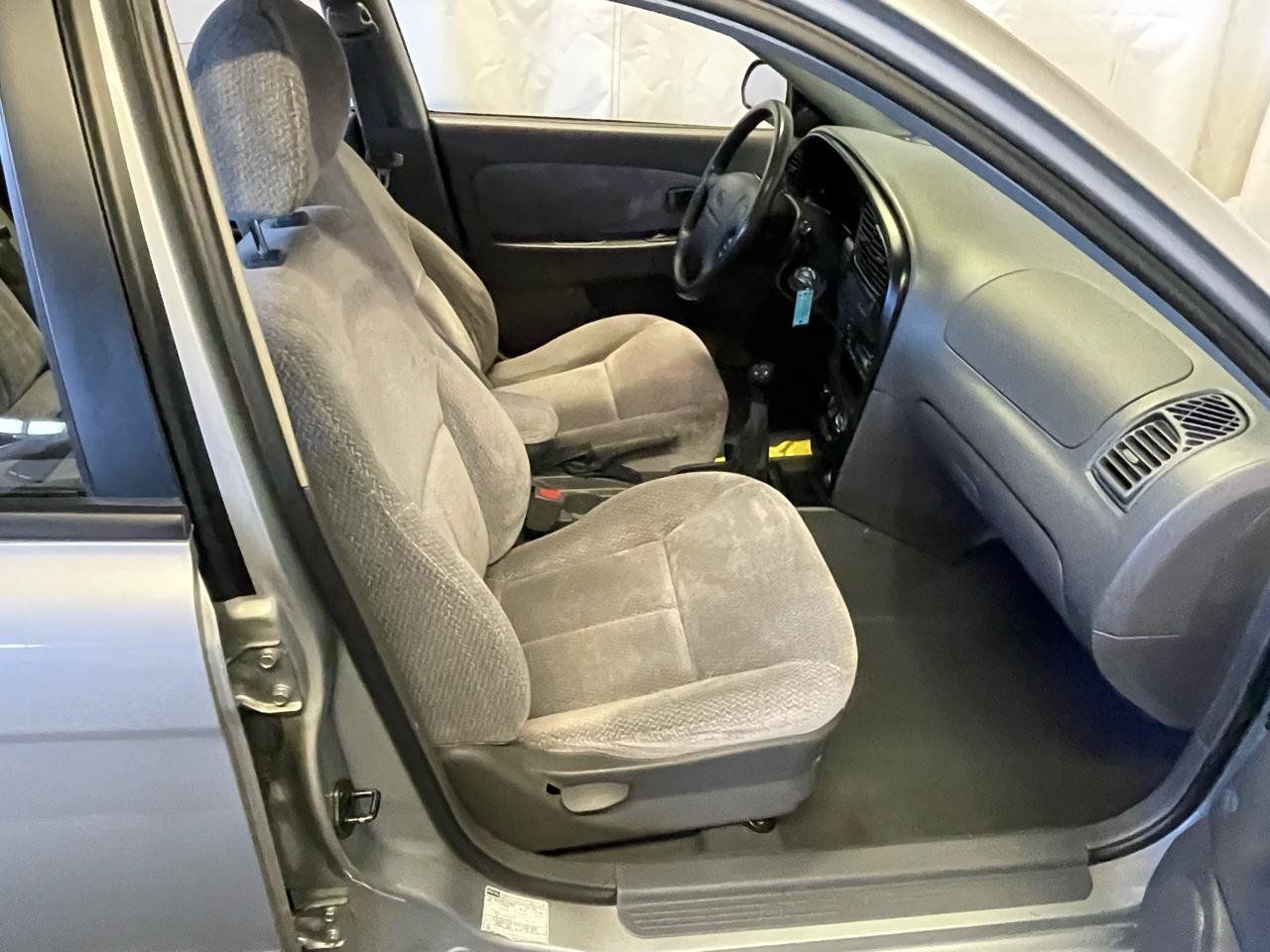 Used 2004 Kia Spectra Sedan FWD image 12