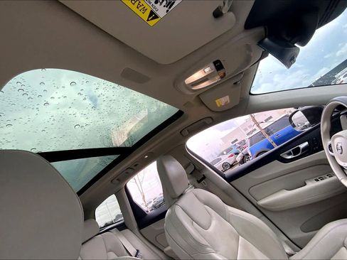 Used 2022 Volvo XC60 B5 Inscription w/ Advanced Package image 13