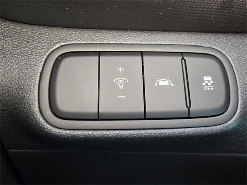 Certified 2022 Hyundai Venue SE image 28