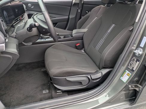 Used 2025 Hyundai Elantra SEL FWD image 14