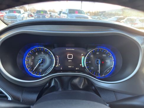 Used 2025 Chrysler Voyager LX image 16