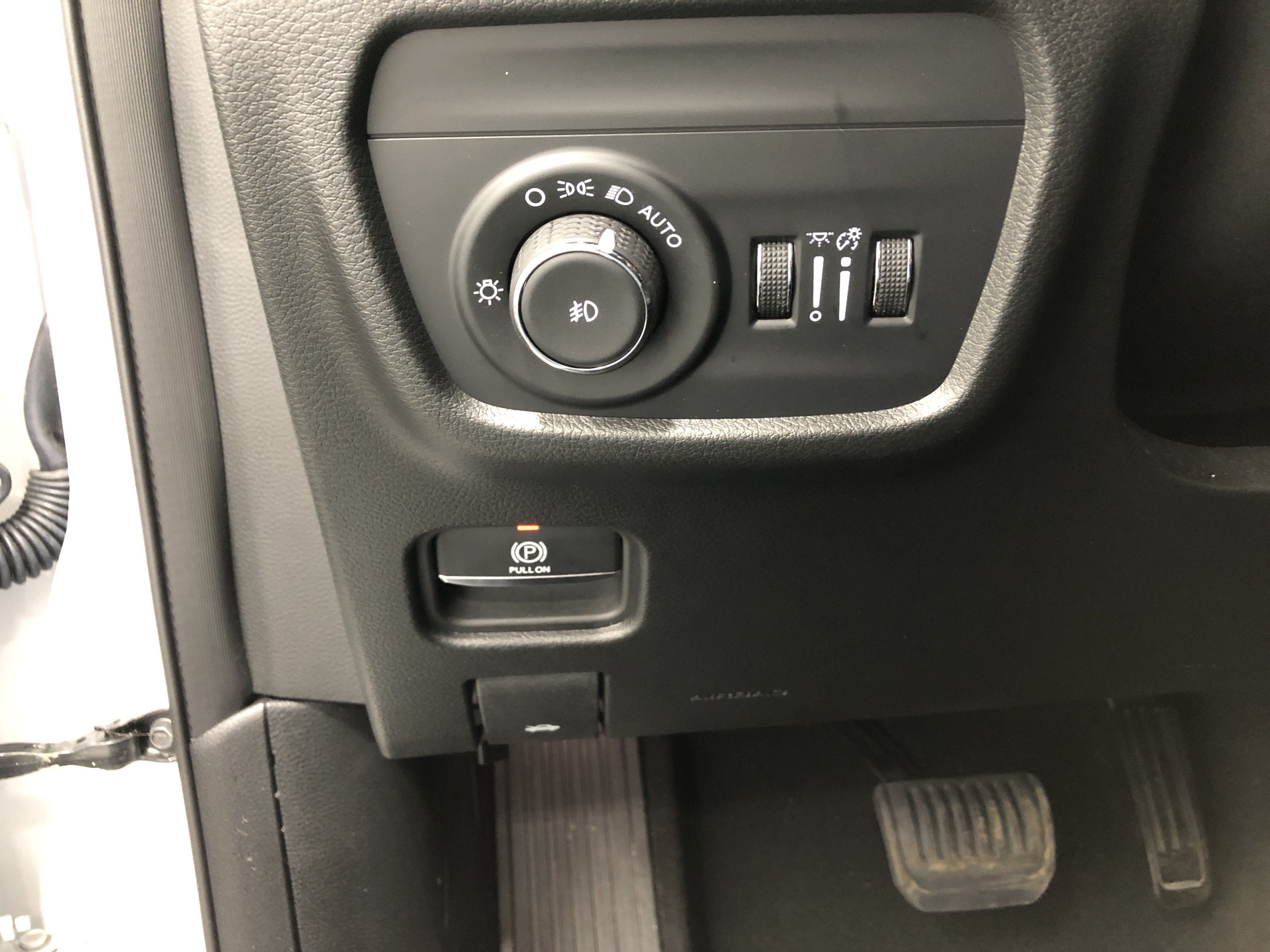 Certified 2024 Jeep Grand Cherokee Limited w/ Luxury Tech Group II AWD/4WD image 18