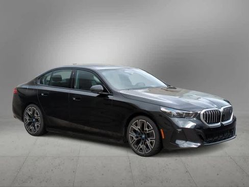 New 2025 BMW i5 xDrive40 w/ M Sport Package image 2