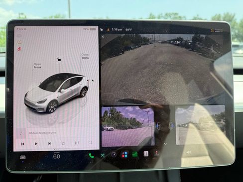 Used 2023 Tesla Model Y Long Range AWD/4WD image 28