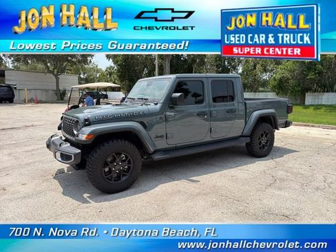Used 2025 Jeep Gladiator Sport AWD/4WD image 2