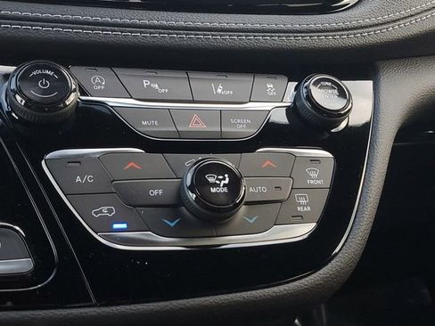 New 2026 Chrysler Pacifica Select image 30