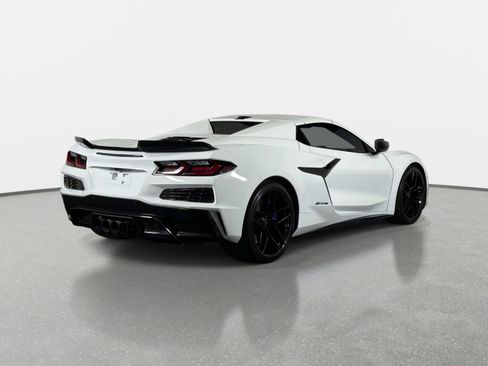 Used 2025 Chevrolet Corvette Z06 RWD image 3