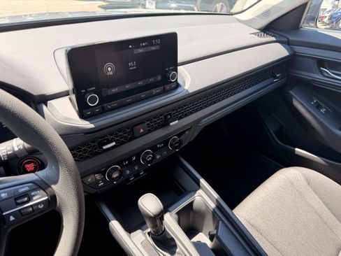 Certified 2025 Honda Accord SE image 17