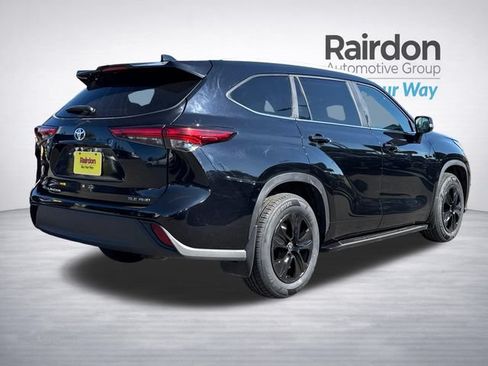 Used 2023 Toyota Highlander XLE AWD/4WD image 7