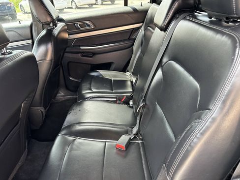 Used 2019 Ford Explorer XLT w/ Equipment Group 202A FWD image 12