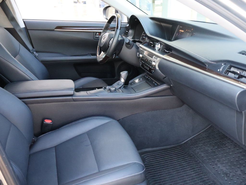 Used 2016 Lexus ES 350 w/ Premium Package w/Wood Trim FWD image 7