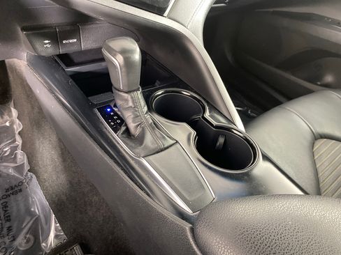 Used 2018 Toyota Camry SE w/ Moonroof Package FWD image 36