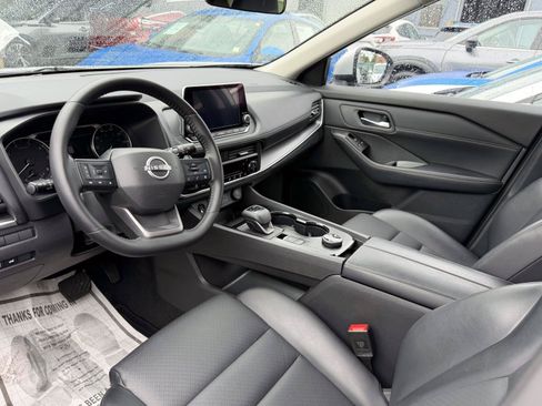 Used 2025 Nissan Rogue SV w/ SV Premium Package AWD/4WD image 12