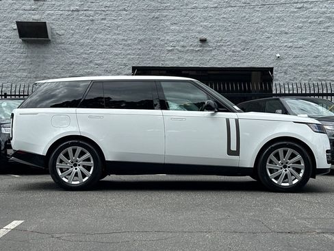 New 2026 Land Rover Range Rover Long Wheelbase SE AWD/4WD image 9