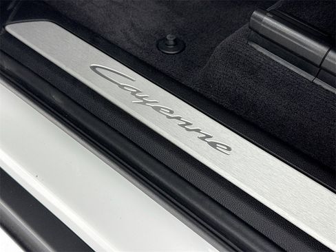 Certified 2024 Porsche Cayenne image 13
