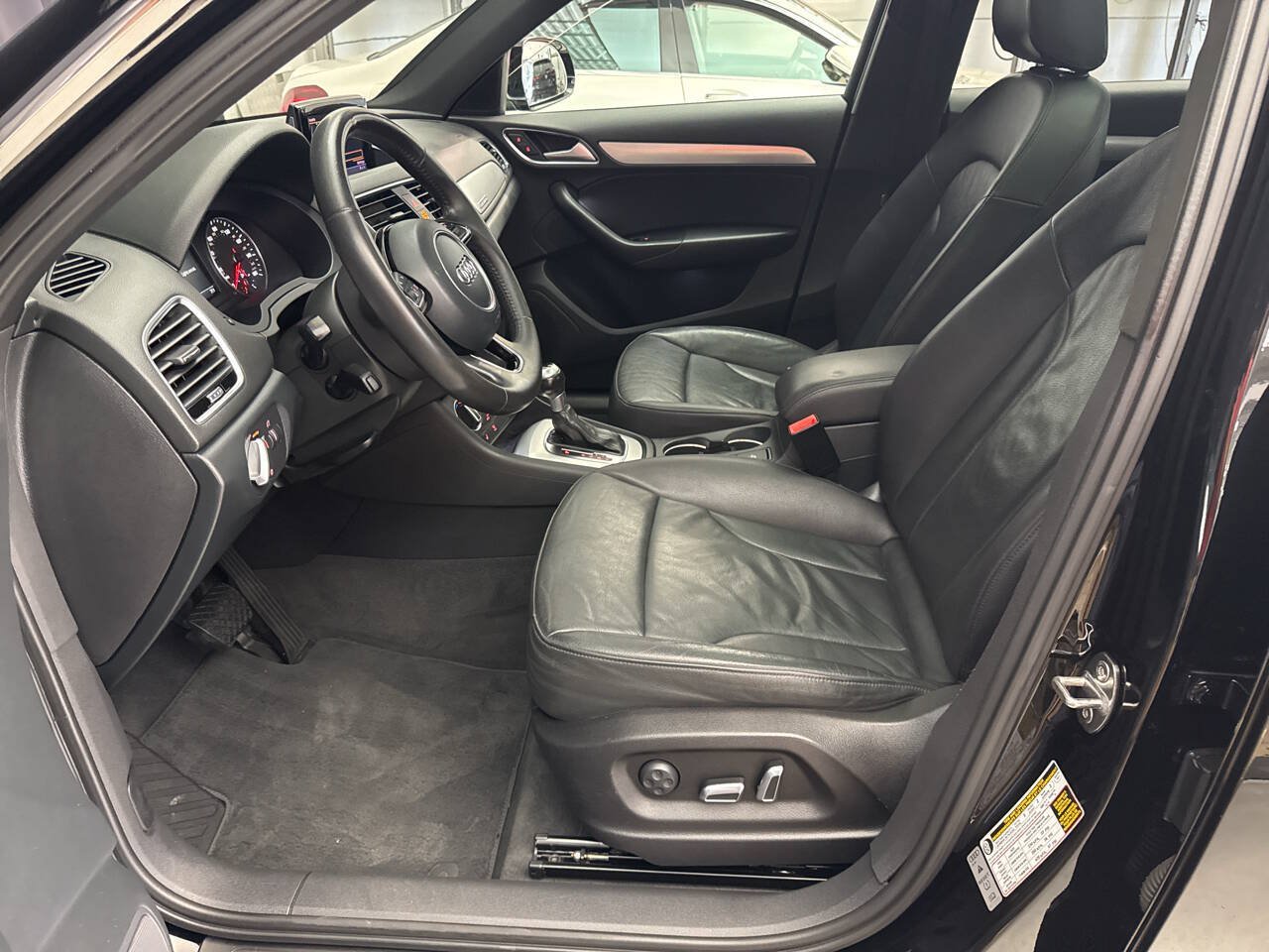 Used 2017 Audi Q3 2.0T Premium Plus w/ Premium Plus Package AWD/4WD image 11