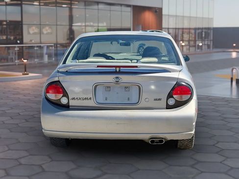 Used 2000 Nissan Maxima SE image 8