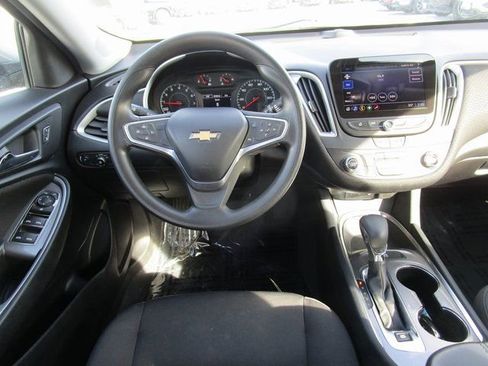Used 2022 Chevrolet Malibu LT image 18