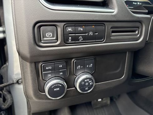 Used 2024 GMC Yukon AT4 AWD/4WD image 18