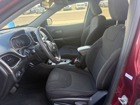 Used 2020 Jeep Cherokee Latitude AWD/4WD image 31