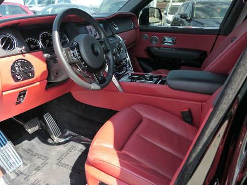Used 2022 Rolls-Royce Cullinan image 18