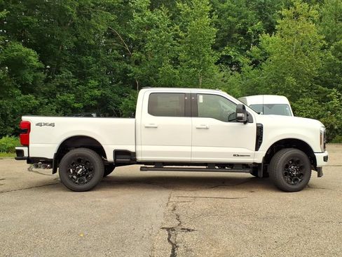 New 2026 Ford F250 Lariat w/ Black Appearance Package AWD/4WD image 4