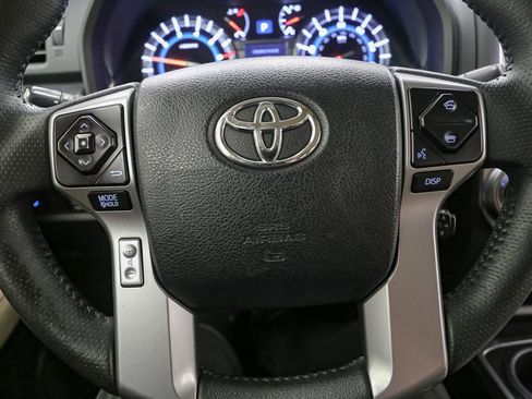 Used 2017 Toyota 4Runner SR5 AWD/4WD image 31