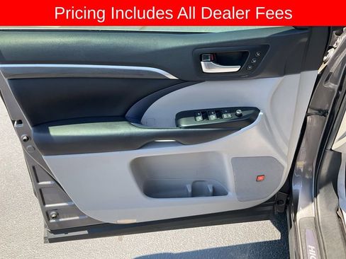 Used 2019 Toyota Highlander Limited FWD image 3