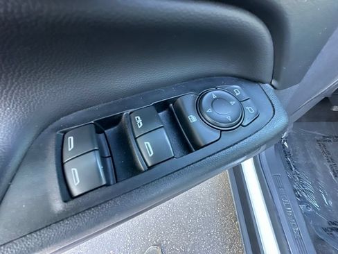 Used 2019 Chevrolet Equinox LT FWD image 17