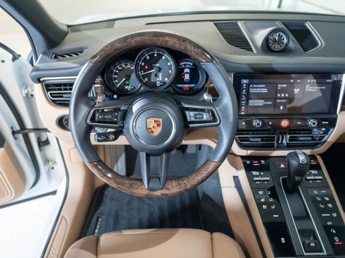 Certified 2026 Porsche Macan AWD/4WD image 27