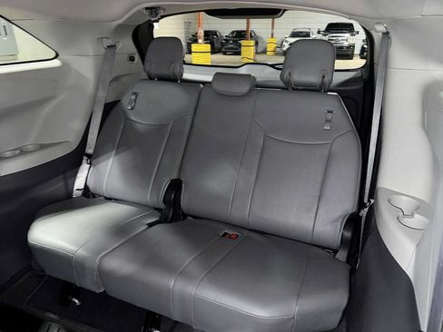 Certified 2023 Toyota Sienna XLE FWD image 18