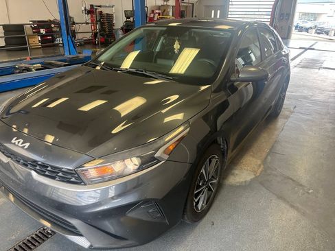 Used 2022 Kia Forte LXS FWD image 2