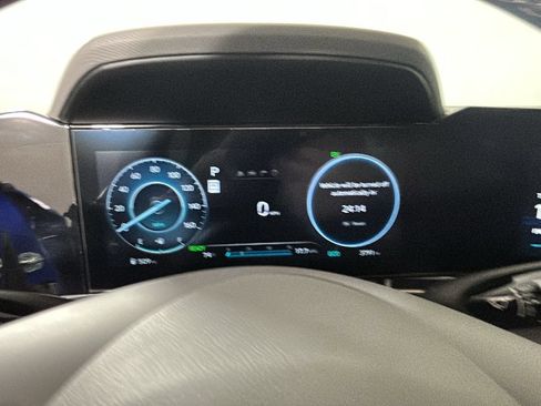 Certified 2025 Hyundai Elantra SEL FWD image 17
