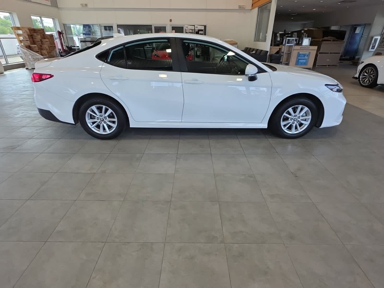 Used 2025 Toyota Camry LE AWD/4WD image 6